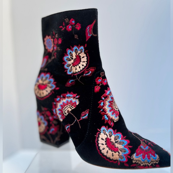 Loeffler Randall: Floral Embroidered Ankle Boots - Black and Multicolor. Size7.5 - Picture 5 of 13